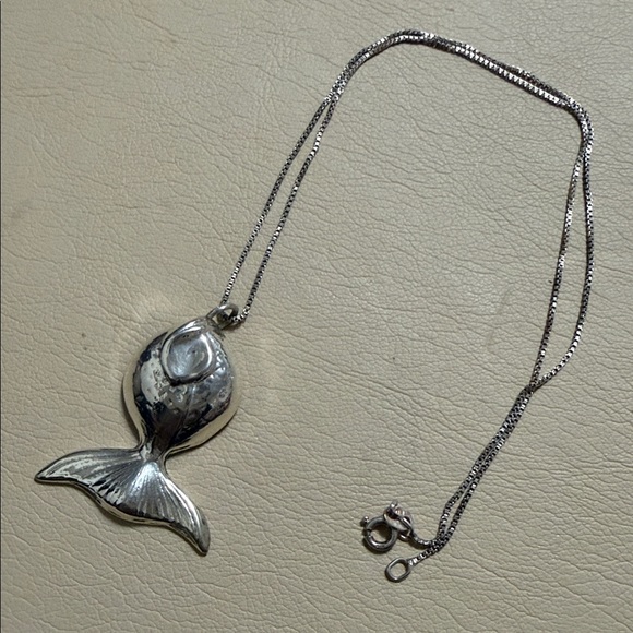 Beautiful Sterling Silver 925 Fish Pendant Necklace chain size 16’ - Picture 5 of 17